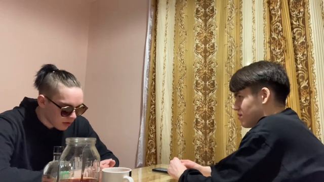 СИДЯТ КАК-ТО ДВА КЛОУНА.. смотреть онлайн