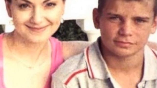 СКРЫВАЛА 20 ЛЕТ! Вот как выглядит и чем занимается приемный сын Ольги Будиной смотреть онлайн