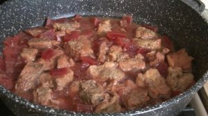 МЯСО ТУШЁНОЕ СО СВЕКЛОЙ #