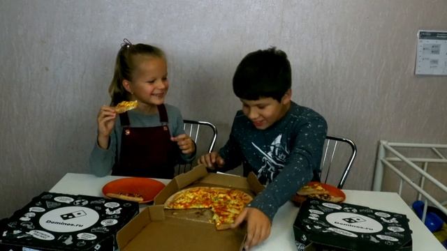 Доставка Dominos Pizza! Вкусно или на троечку? смотреть онлайн