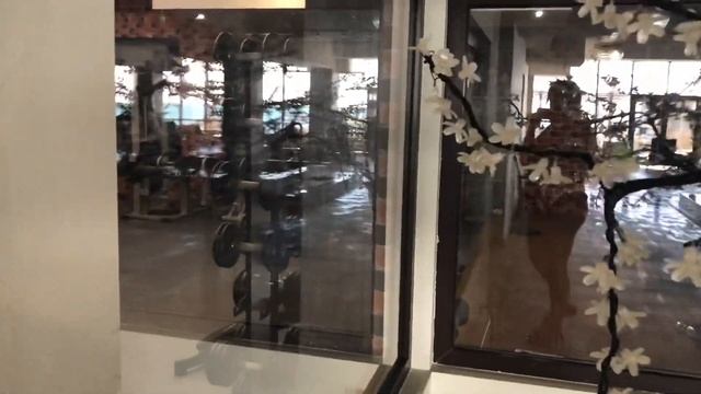 Самый ДЕШЕВЫЙ БАССЕЙН в Сочи // Что там интересного? смотреть онлайн