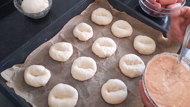 Универсальное дрожжевое тесто! Вкуснейшие сосиски в тесте и  ватрушки! Домашнее всегда вкусней!