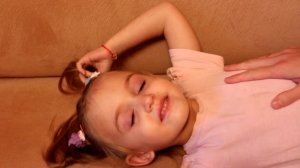 КАК ЗАКАПАТЬ ГЛАЗНЫЕ КАПЛИ РЕБЁНКУ ЛЕГКО И БЕЗ СЛЁЗ!