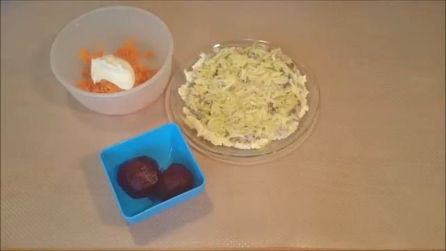 Сельдь под шубой с яблоками.