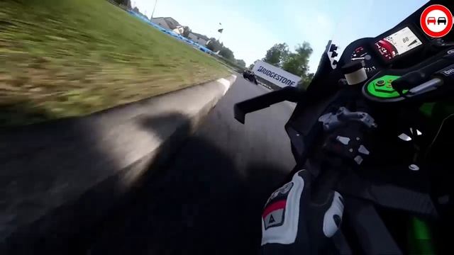 Захватывающее зрелище гонки и аварии на самых мощных серийных мотоциклах Kawasaki Ninja H2R. Часть2.