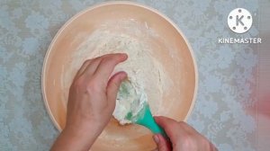 Луковый хлеб на сковороде.