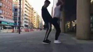 Парень и девушка танцуют (шафл)(shuffle)