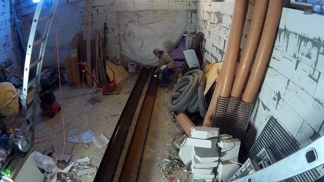 Втащил 150кг швеллер №24, обработка преобразователем ржавчины, закатал трамбовкой площадку смотреть онлайн