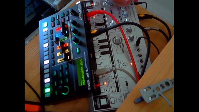 Roland TR-6s + Behringer TD-3 AcidTechno смотреть онлайн