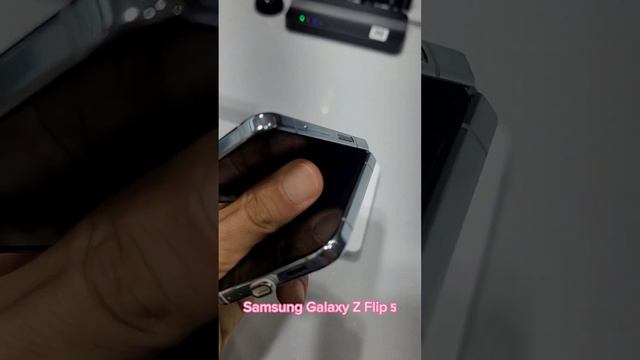 Новый смартфон Samsung Galaxy Z Flip 5 в Южной Корее. © Станислав Руденко