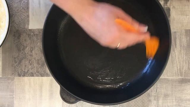 Рецепт сырника из творога на сковороде. Отличный и полезны завтрак для всей семьи.