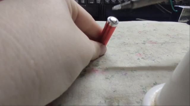 Как взорвать батарейку нагревом паяльника? смотреть онлайн