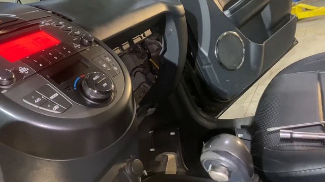 Киа Соул! Замена радиатора отопителя! Радиатор печки! Без сьема торпеды! смотреть онлайн