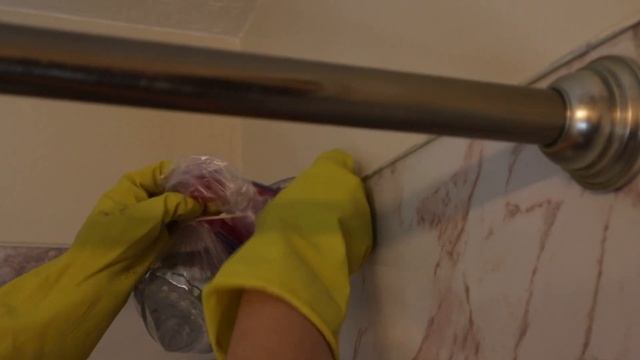 This Will Clean Shower Head Faster Than Normal Vinegar (Remove Hard Water Stains from Faucet) смотреть онлайн