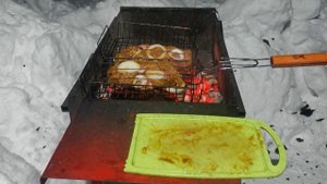 В гараже жарю мясо_ Баня в гараже_ сокоро будет готова.