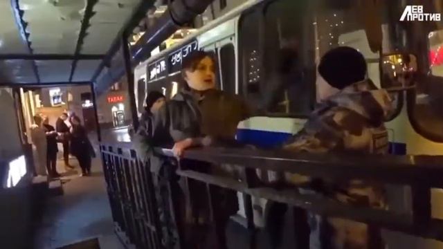 Пьяный школьник дебоширит