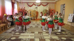 Танец Рябинок в детском саду