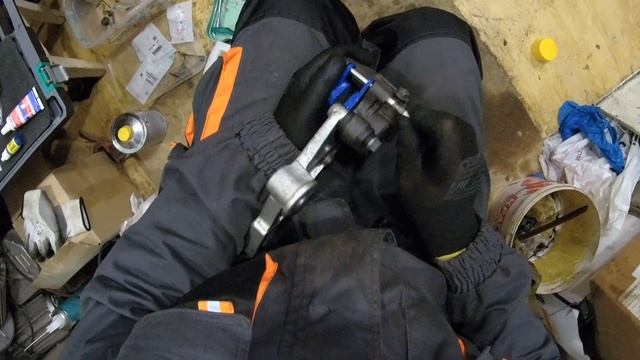 Установка колодок заднего суппорта