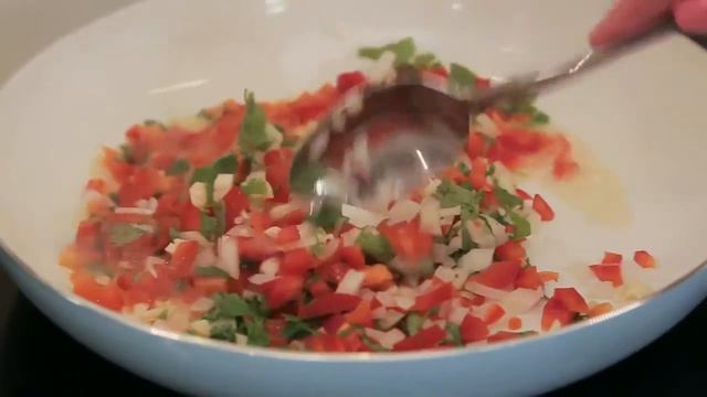 Спагетти с овощами и "Фетаксой" смотреть онлайн