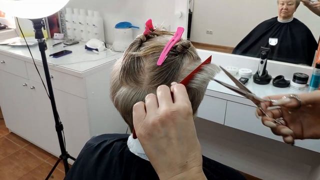 Короткая женская стрижка Пикси.