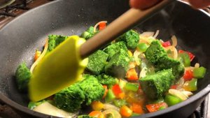 Сосиски НЕ ЕШЬТЕ! А добавьте их в ШПИНАТ - очень ВКУСНО! Как приготовить замороженный шпинат рецепт