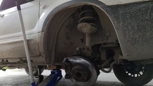 Замена шруса на subaru forester.Друг бокс. главное в механике не роба а руки.