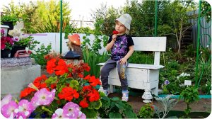 Приехала наша помощница Василиса! Сегодня развлекаемся на даче. Ричард ест мыльные пузыри.