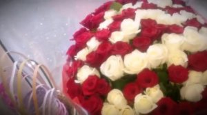 Гигантский букет цветов из 101 розы! | A giant bouquet of 101 roses!