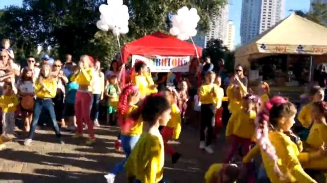 Дружеское поздравление школы-танцев "СТИХИЯ" студию "Розвиток". 01.06.2018. Озеро Тельбин смотреть онлайн