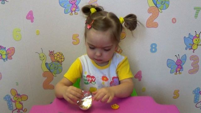 Принцессы .Киндер джой открываем яйцо сюрприз игрушка . смотреть онлайн