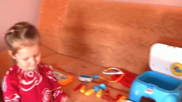 НАБОР ДОКТОРА сумка- стул ОБЗОР Лапотуша ВИДЕО ДЛЯ ДЕТЕЙ смотреть онлайн