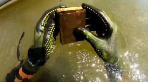 Поиск под водой рядом с мостом. Много грязи, но так же интересные находки