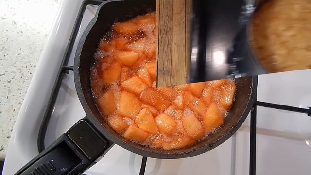 Яблочный пирог с клубничным повидлом.По рецепту от Энди Шефа.
