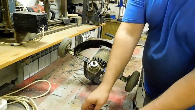 Газонокосилка своими руками из ОБЫЧНОЙ БОЛГАРКИ/ Сделай и себе такую! смотреть онлайн