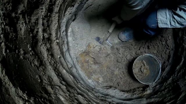 нашли ржавый камень и докопали колодец до сухого песка стоит ли копать дальше смотреть онлайн