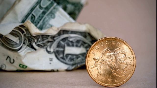 Официальные курсы доллара и евро на пятницу снизились смотреть онлайн