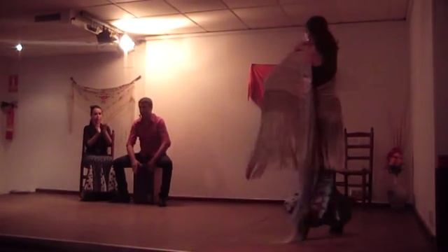 eva vazquez bailando sevillanas con manton en peñiscola la bahia pub flamenco смотреть онлайн