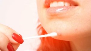 Пожилой ВОЕНВРАЧ порекомендовал 3 КАПЛИ камфорного спирта в ..  ? Опухоль, суставы и даже ..