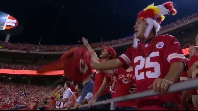 Kansas City Chiefs Tomahawk Chop - Loudest Crowd in the World (Guinness World Record)