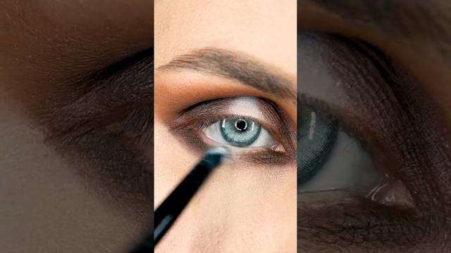 Идеальные Смоки для нависшего века/ Perfect halo eye makeup tutorial for hooded eyes