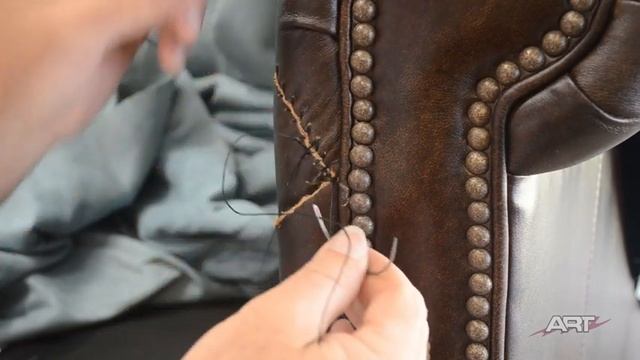 Large Rip in Leather Couch v52 смотреть онлайн