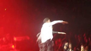 Justin Bieber surprise guest at Usher concert!