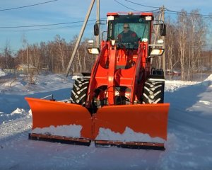 Пробиваю дорогу. Отвал бабочка на китайском погрузчике Redstar2500GT