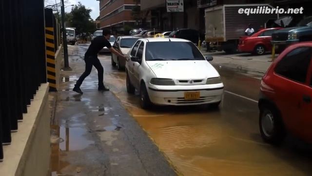 Прикольный способ не намочить обувь после дождя смотреть онлайн