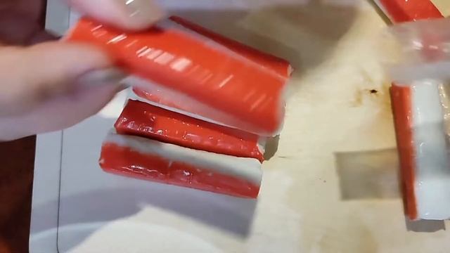 Салат "Крабовый с огурцом и рисом" смотреть онлайн