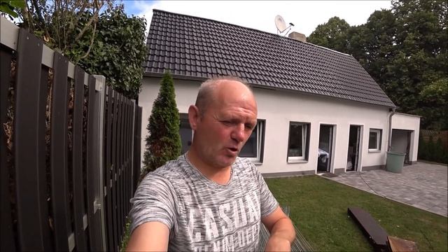 Ура! Ремонт фасада заднего дома закончен. Покраску  откос и утепление я сделал своими  руками.