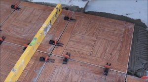 Укладка плитки своими руками - при помощи системы СВП.