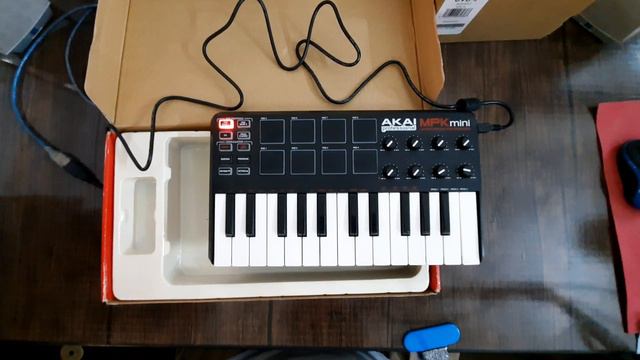 Akai Mpk Mini usb Midi Controller Unboxing | Muxsound смотреть онлайн