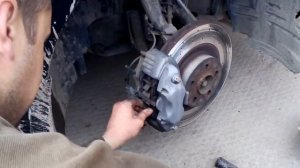 Мерседес221, замена передних колодок.часть 2
