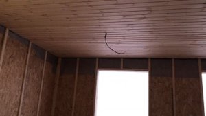 Электромонтаж в деревянном доме. Скрытая и открытая электрика.